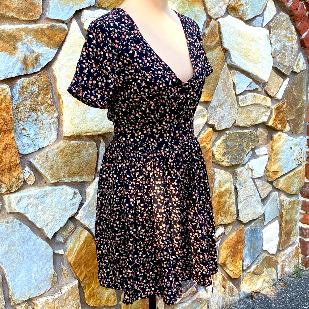 Button Down Fit & Flare Dress Black with Petite Flowers Size M